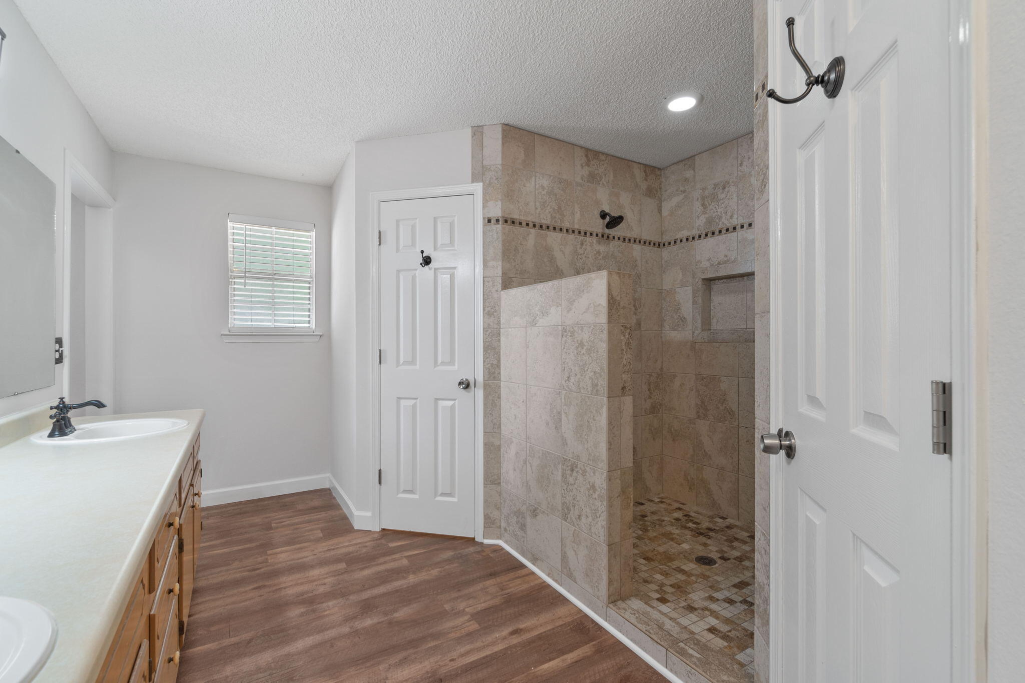 COUNTRY BREEZE ESTATES - Residential