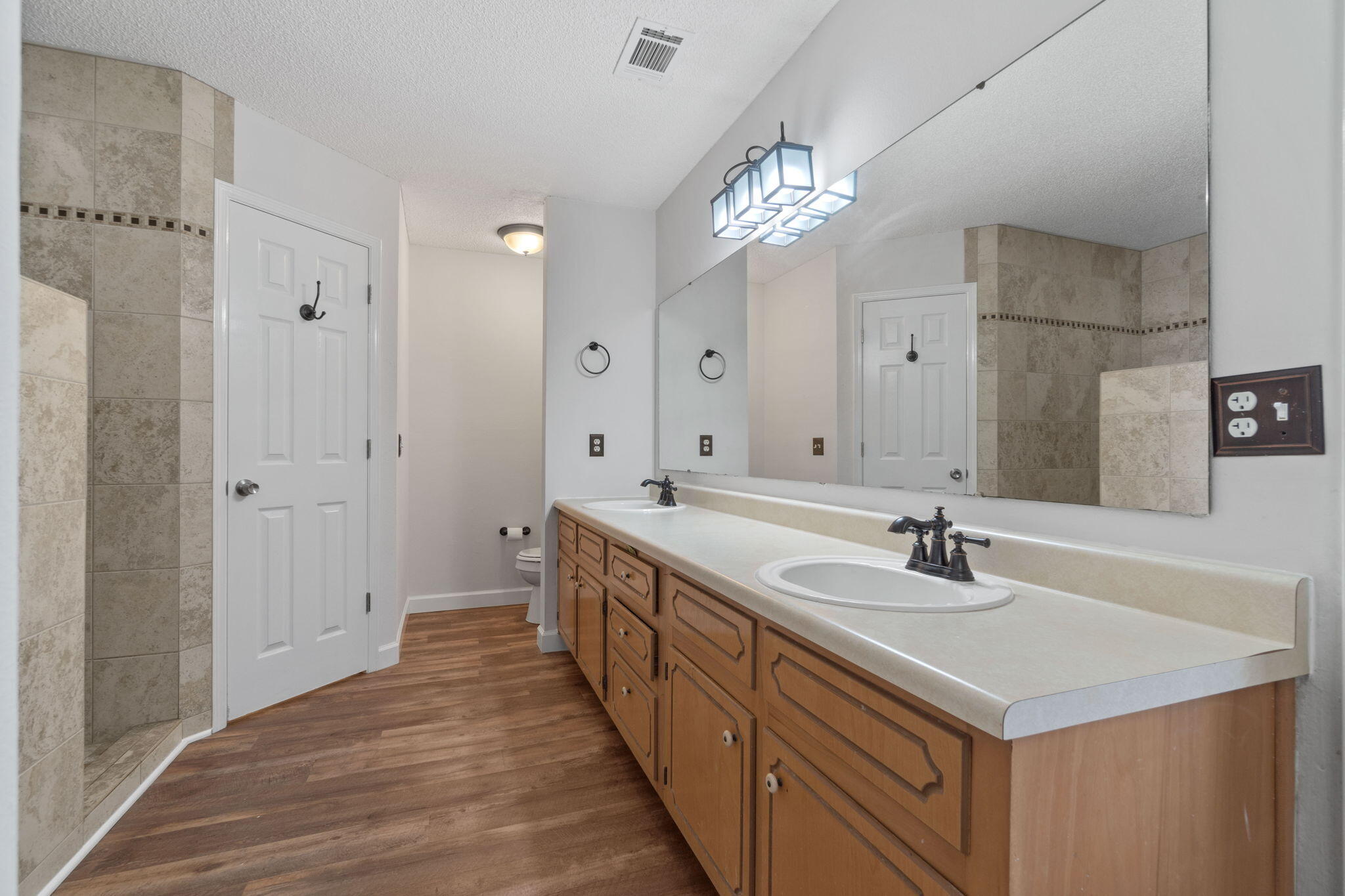 COUNTRY BREEZE ESTATES - Residential