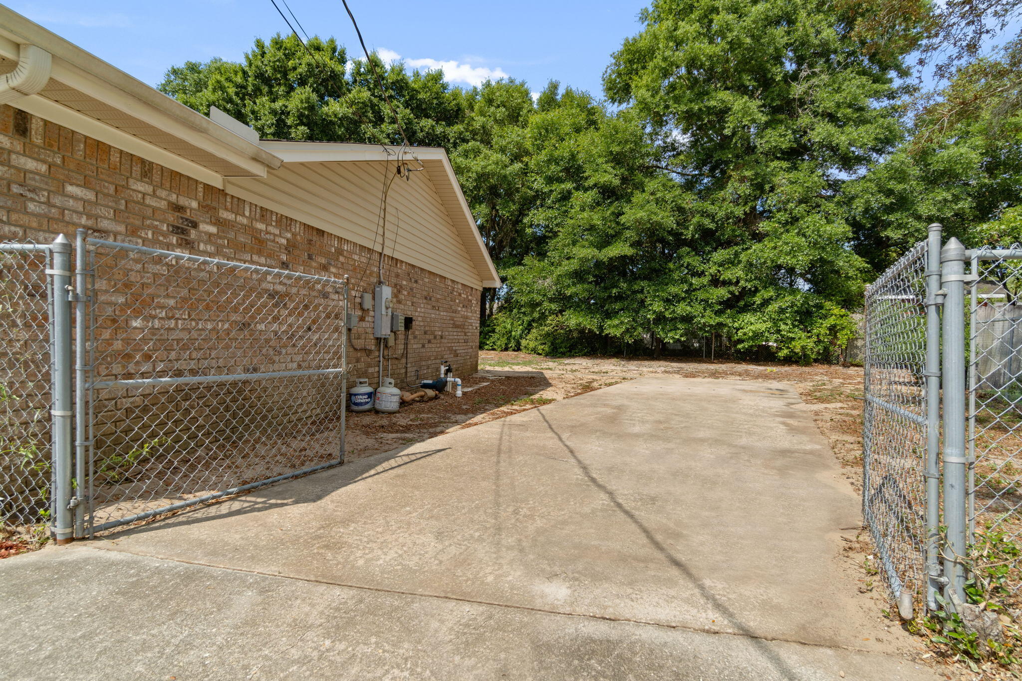 COUNTRY BREEZE ESTATES - Residential