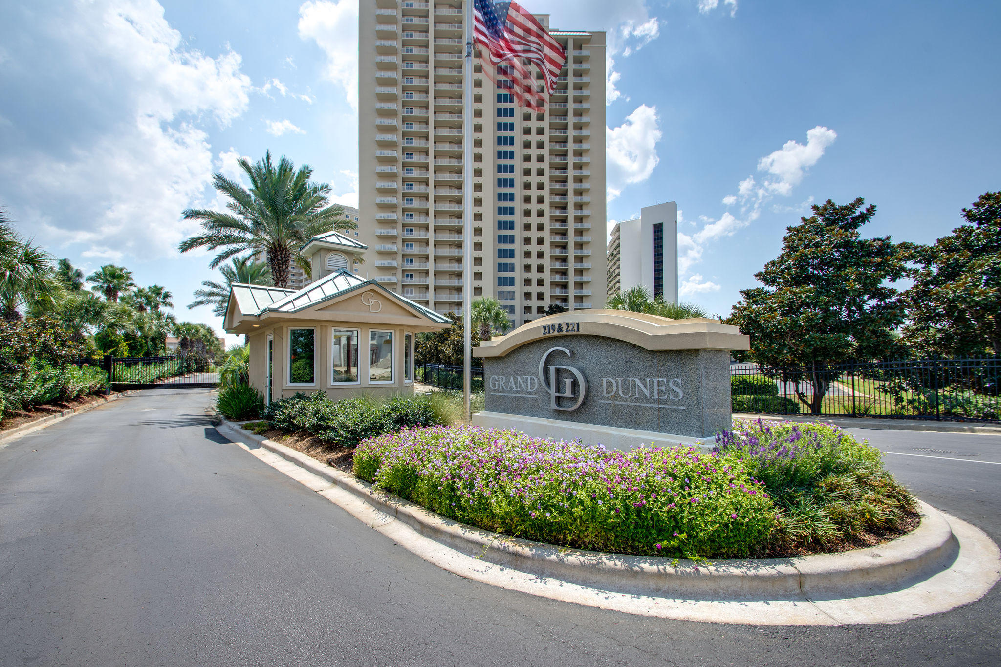 Just listed in much sought after Grand Dunes - South Tower ''20 stack''. Spacious 4 bedroom 4 bath luxury condo with an amazing view of the coast line. Features of this villa include custom cabinets, granite counter tops and vanities plantation shutters, central vacuum system, travertine flooring, ice maker, premium stainless steel appliances package with a 5 burner gas cook top, hurricane shuttering, and sink in laundry room.