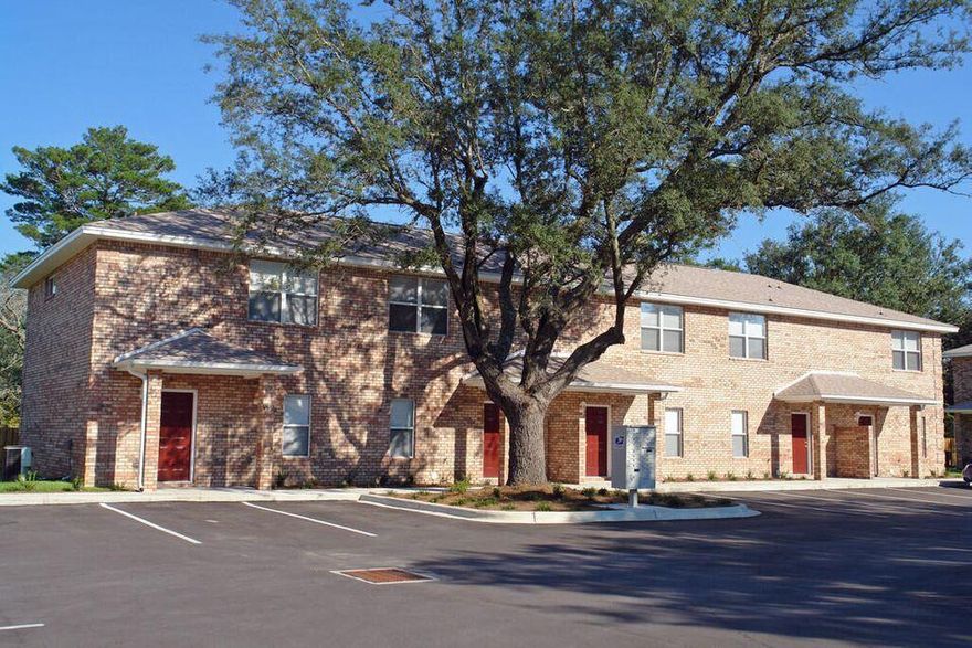 Under New Management. End Unit apartment is 1250 sqft with 2 master bedrooms upstairs with large walk-in closets and a full bath. The living room, kitchen, dining, laundry and half bath are located downstairs with 9 foot ceilings and crown molding. New plank flooring, paint and appliances. Includes microwave and flat top stove, washer/dryer hook-up. Semi private patio and yard. Walking distance to NWFSC. Assigned parking includes 1 overflow spot. Pets 20lbs or less.