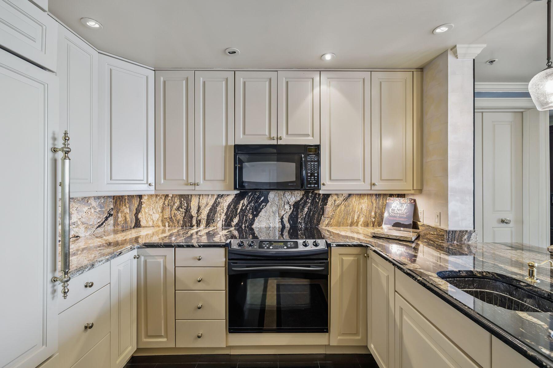 THE ULTIMATE CONDO - Residential