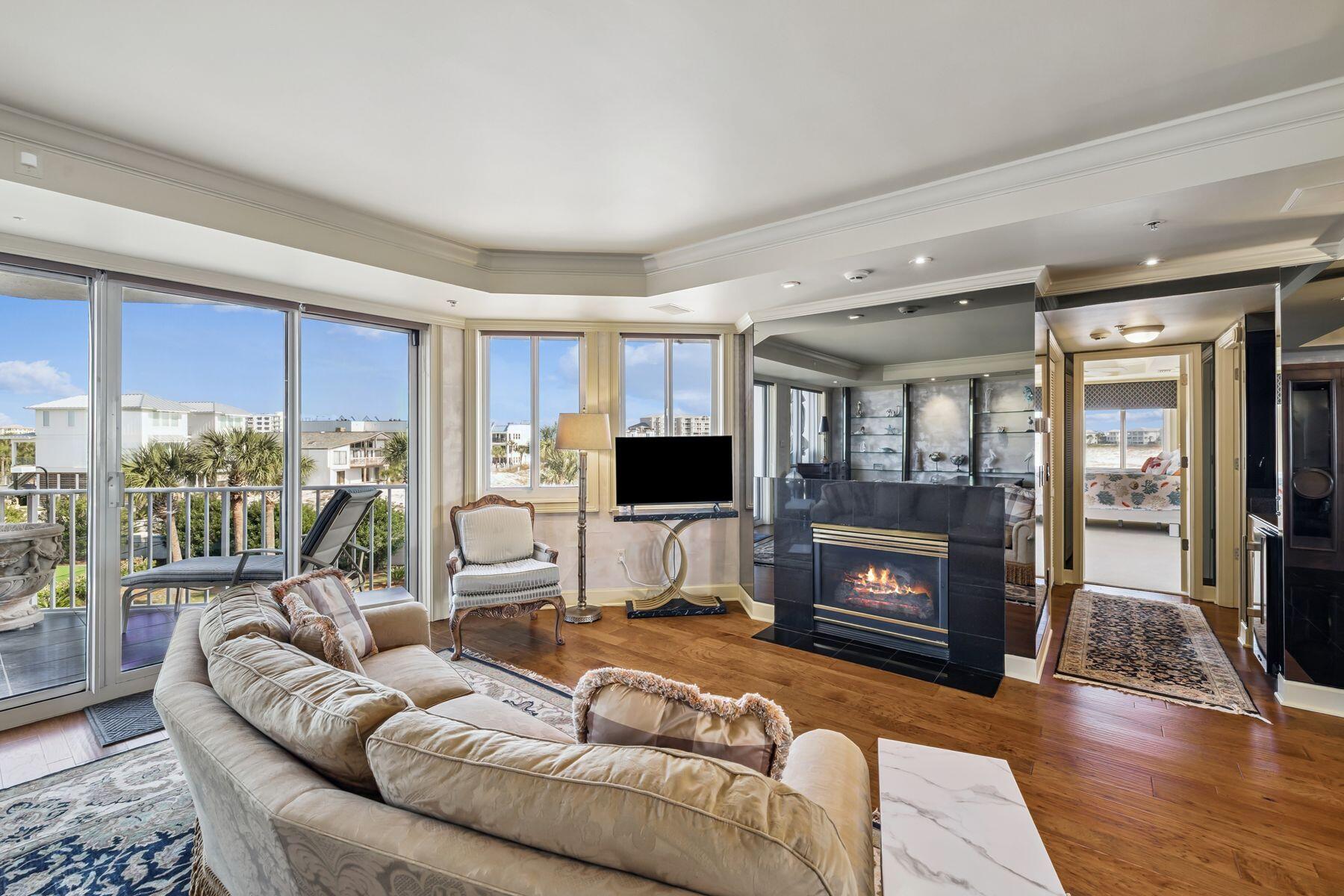 THE ULTIMATE CONDO - Residential