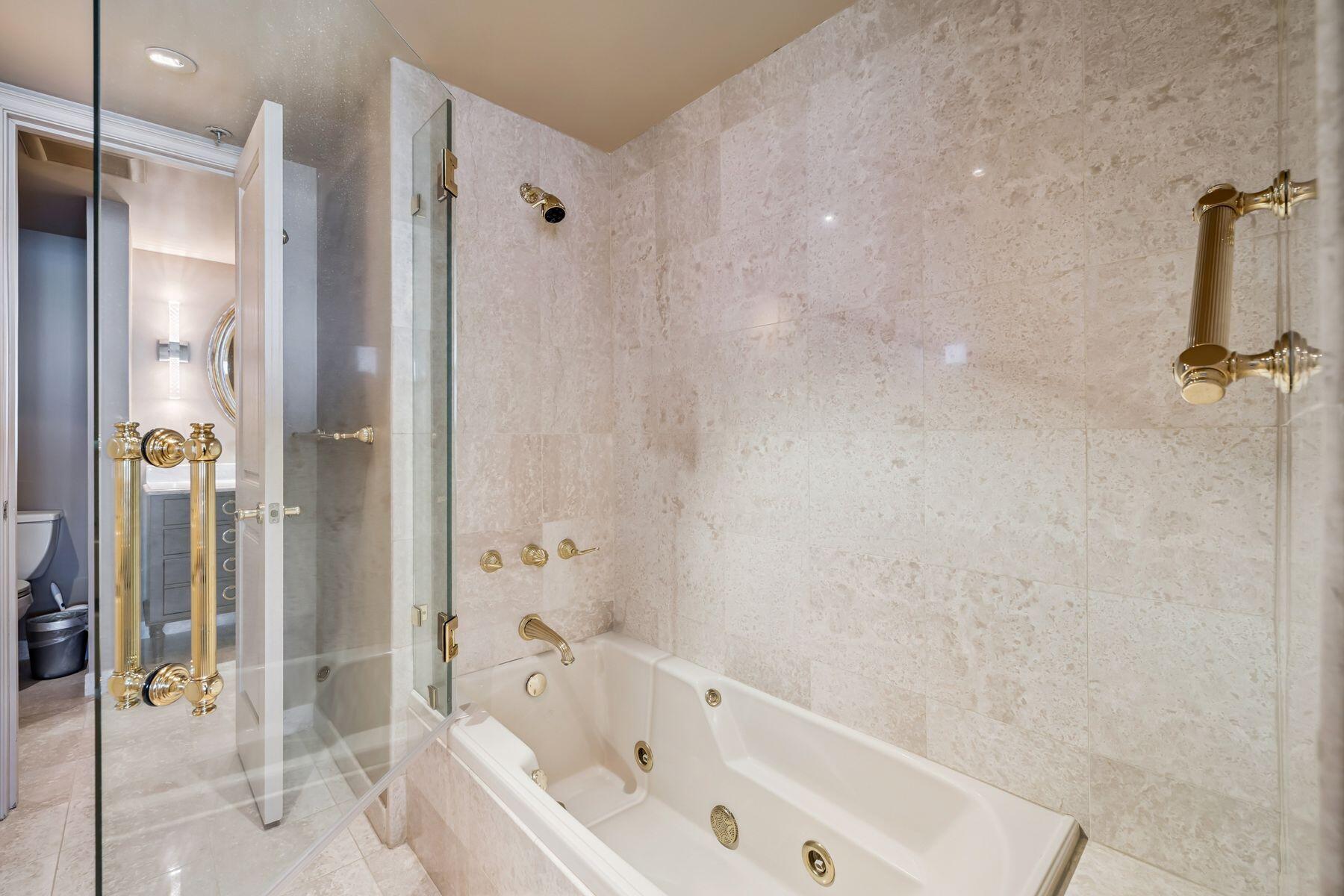 THE ULTIMATE CONDO - Residential