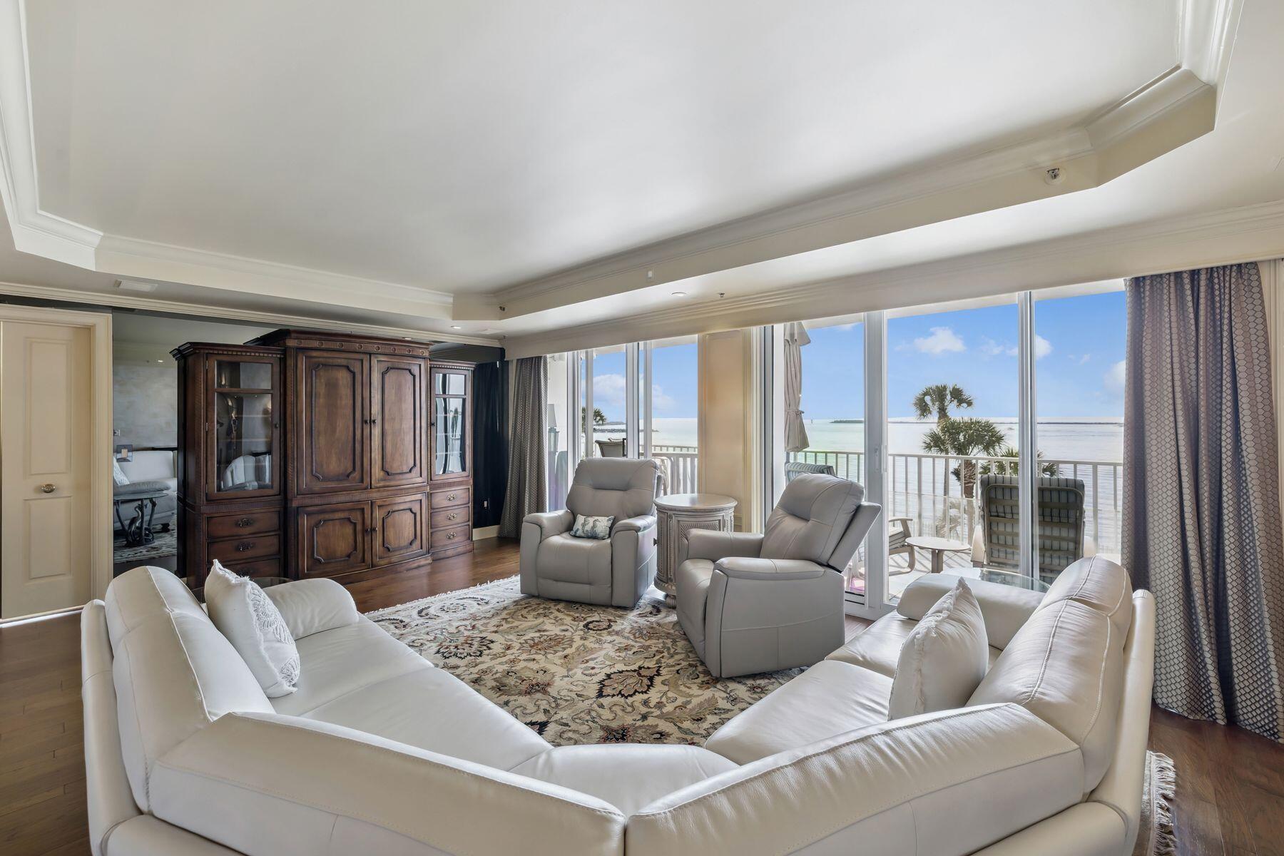 THE ULTIMATE CONDO - Residential