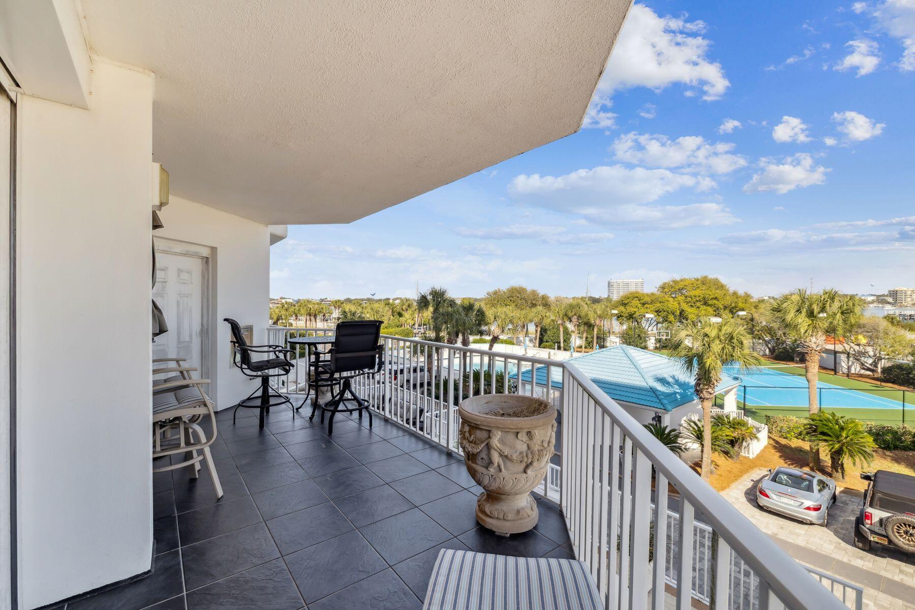 THE ULTIMATE CONDO - Residential