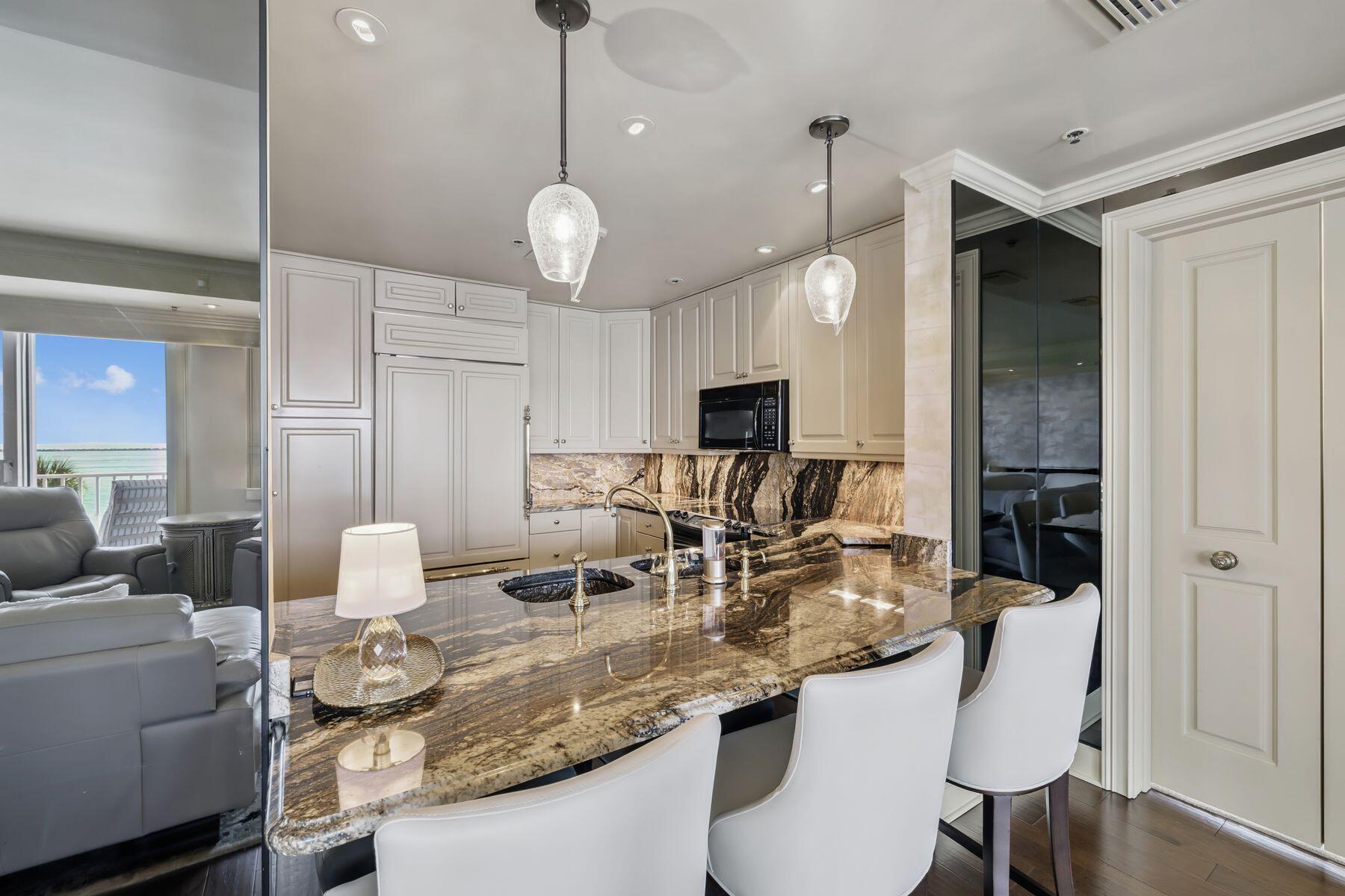 THE ULTIMATE CONDO - Residential