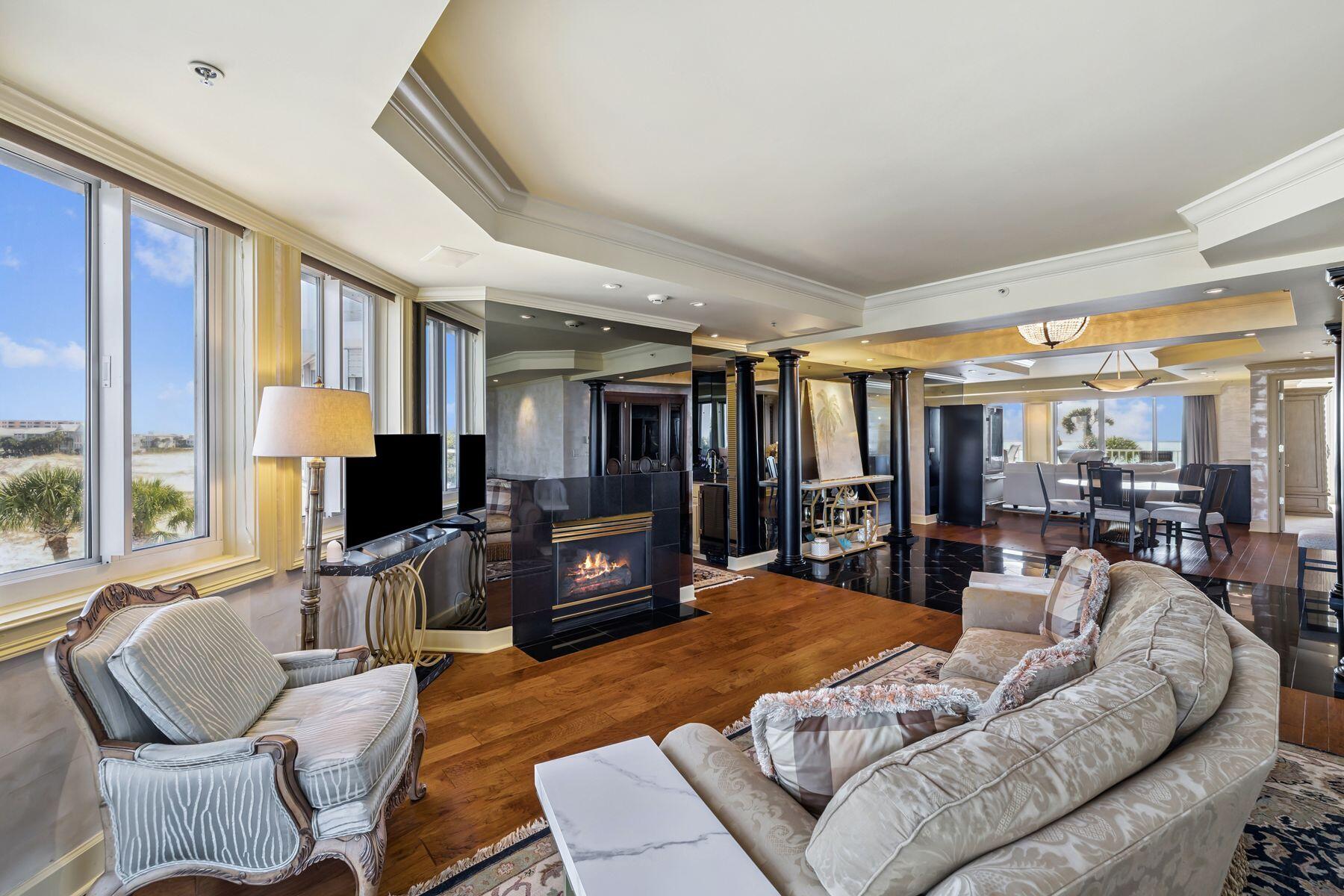 THE ULTIMATE CONDO - Residential