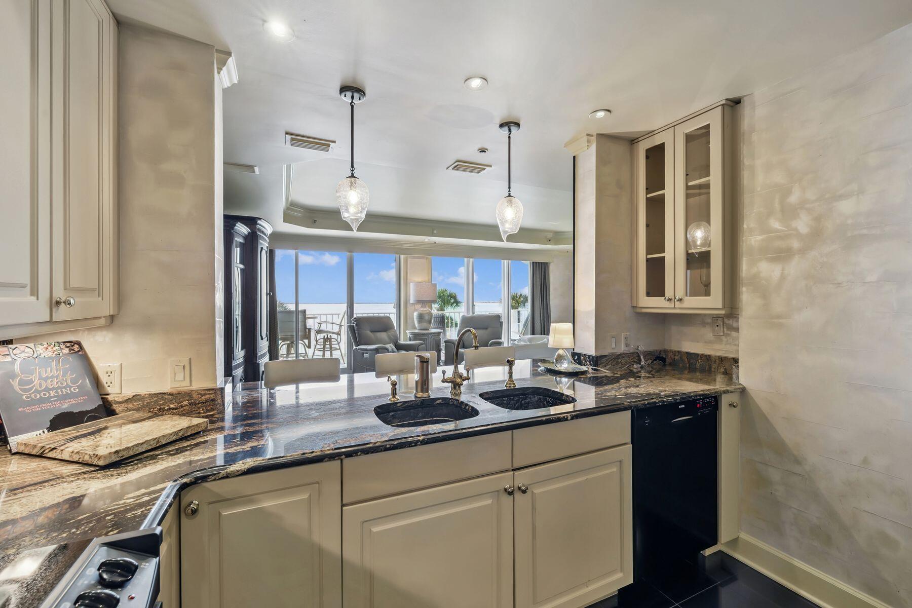 THE ULTIMATE CONDO - Residential