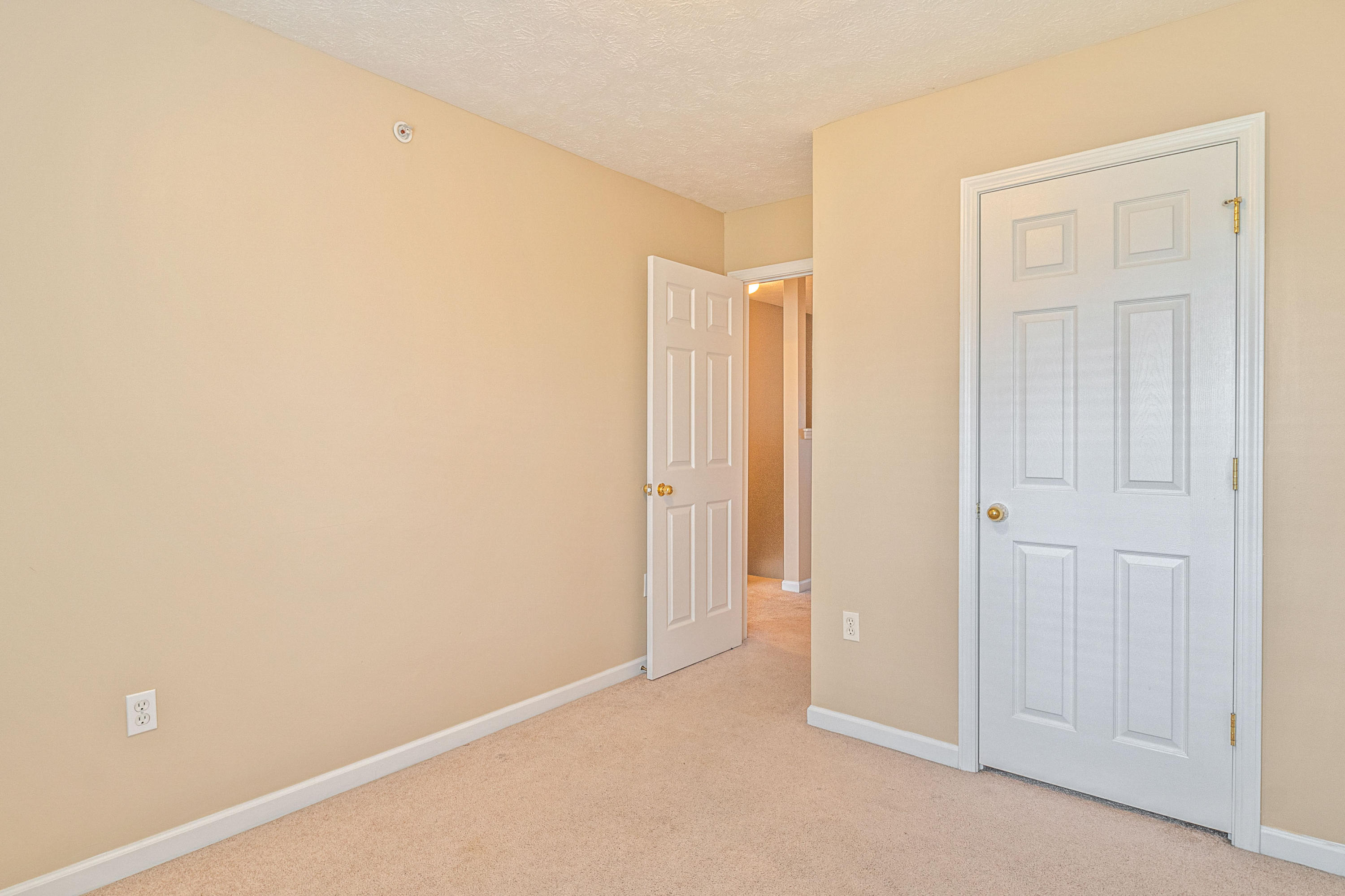 ROLLING PINES - Residential Lease