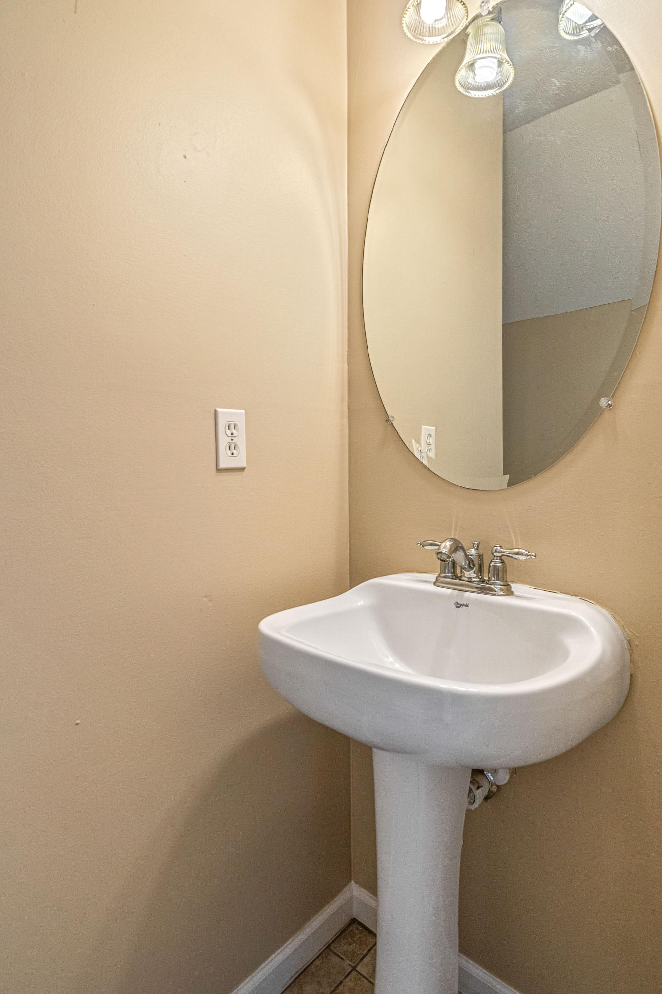 ROLLING PINES - Residential Lease