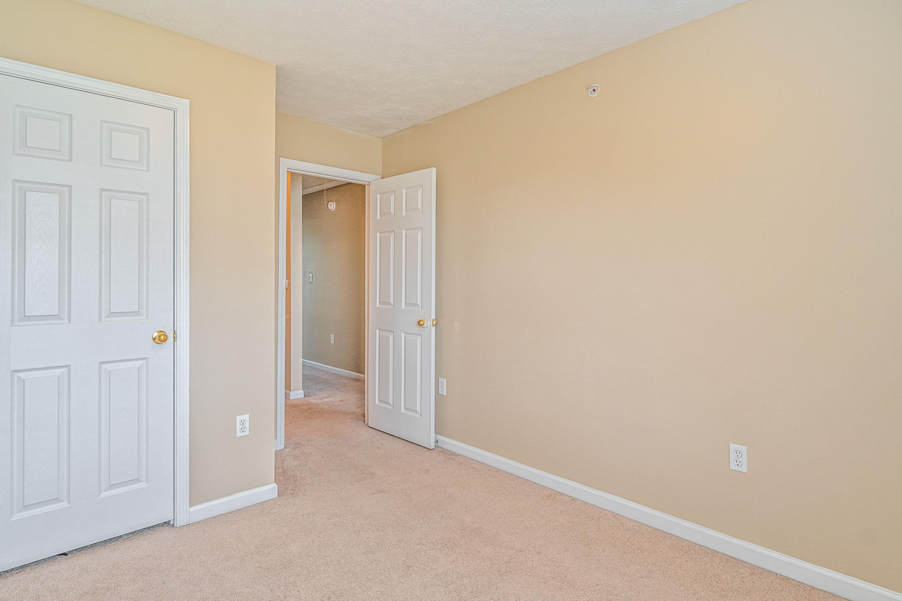 ROLLING PINES - Residential Lease