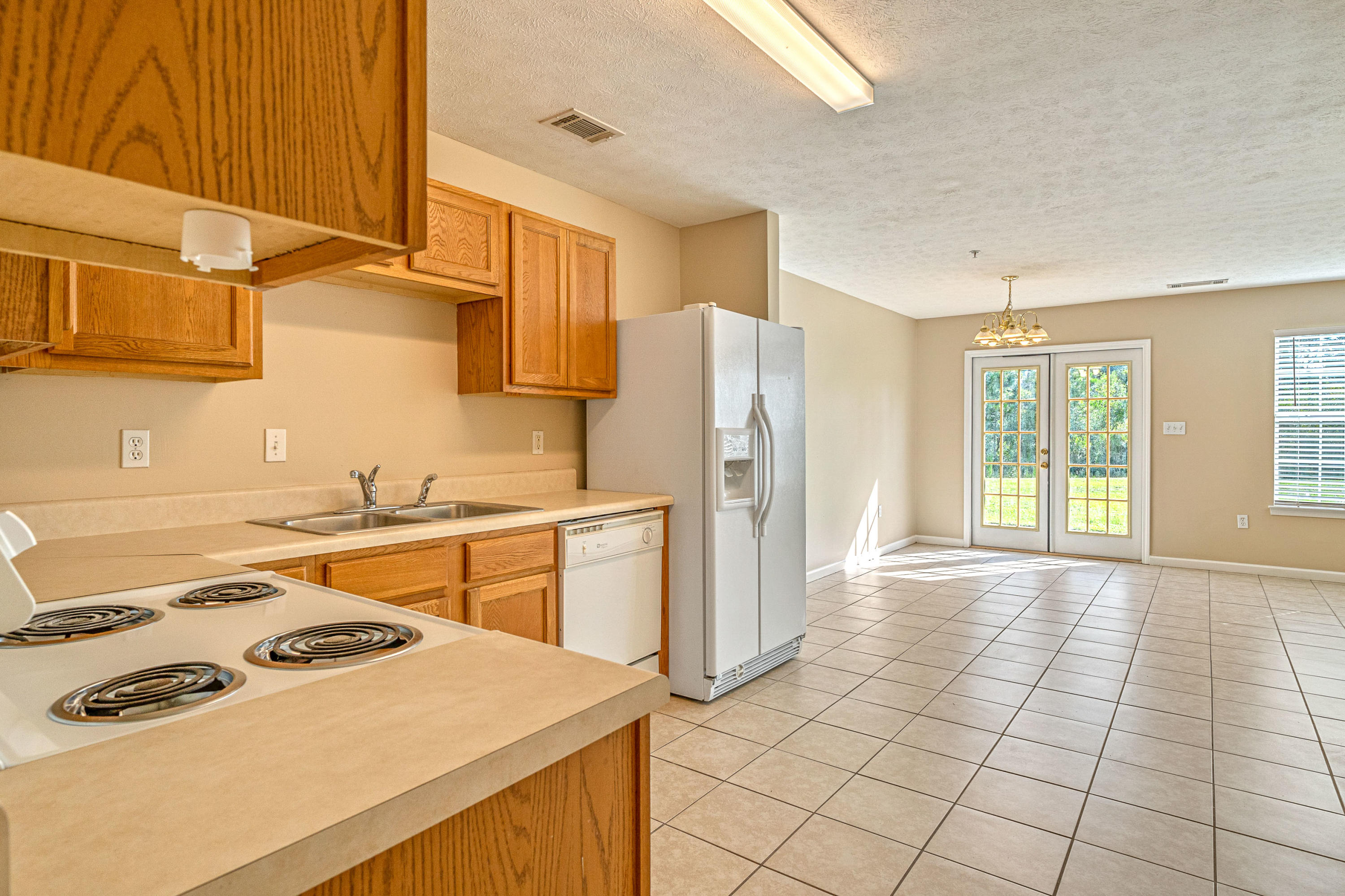 ROLLING PINES - Residential Lease