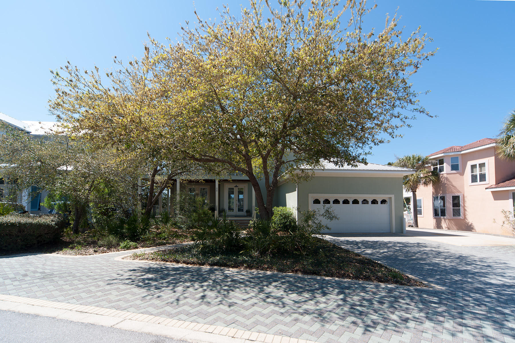 LAKEWOOD POINTE ESTATES - Residential
