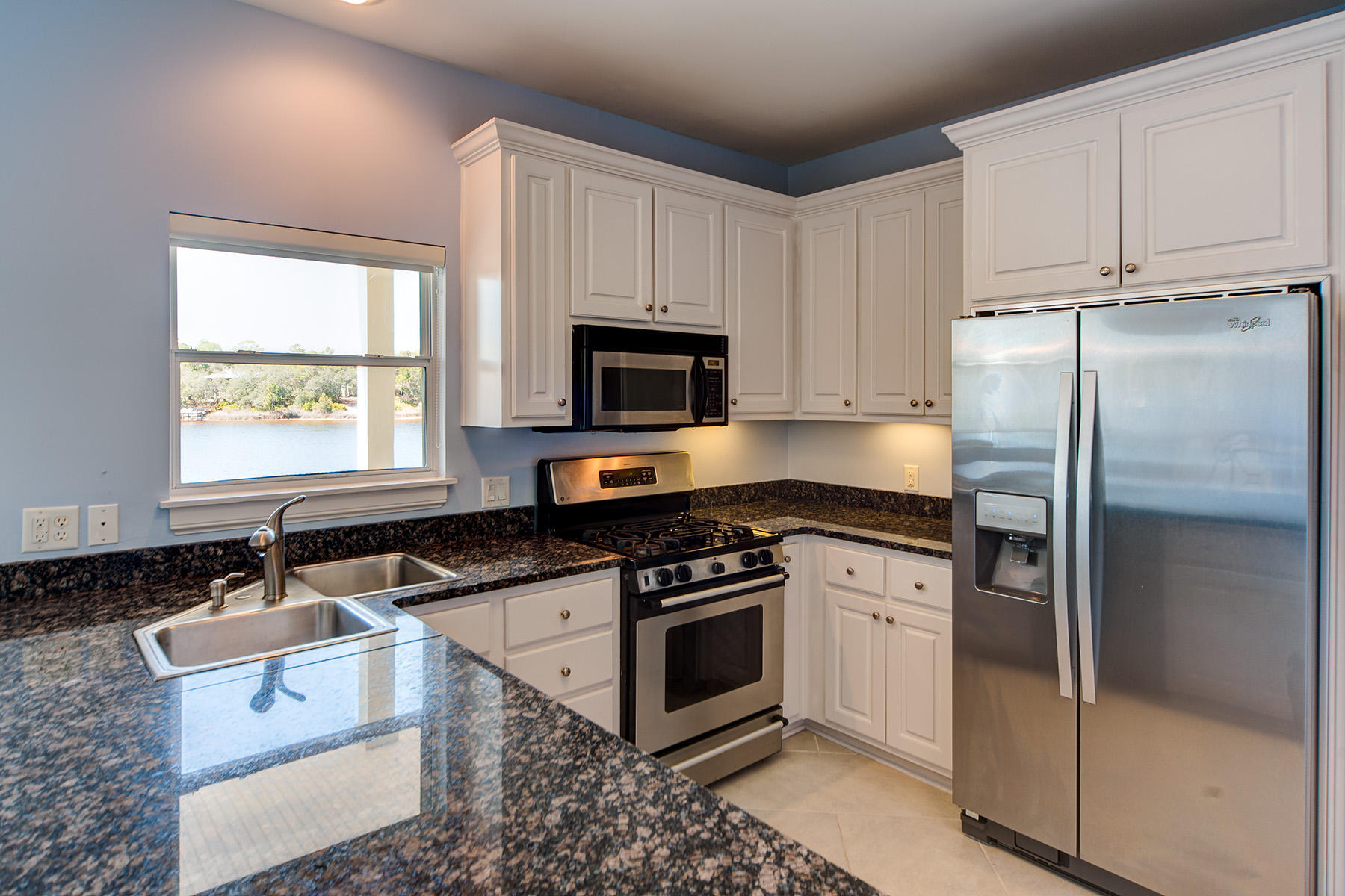 LAKEWOOD POINTE ESTATES - Residential