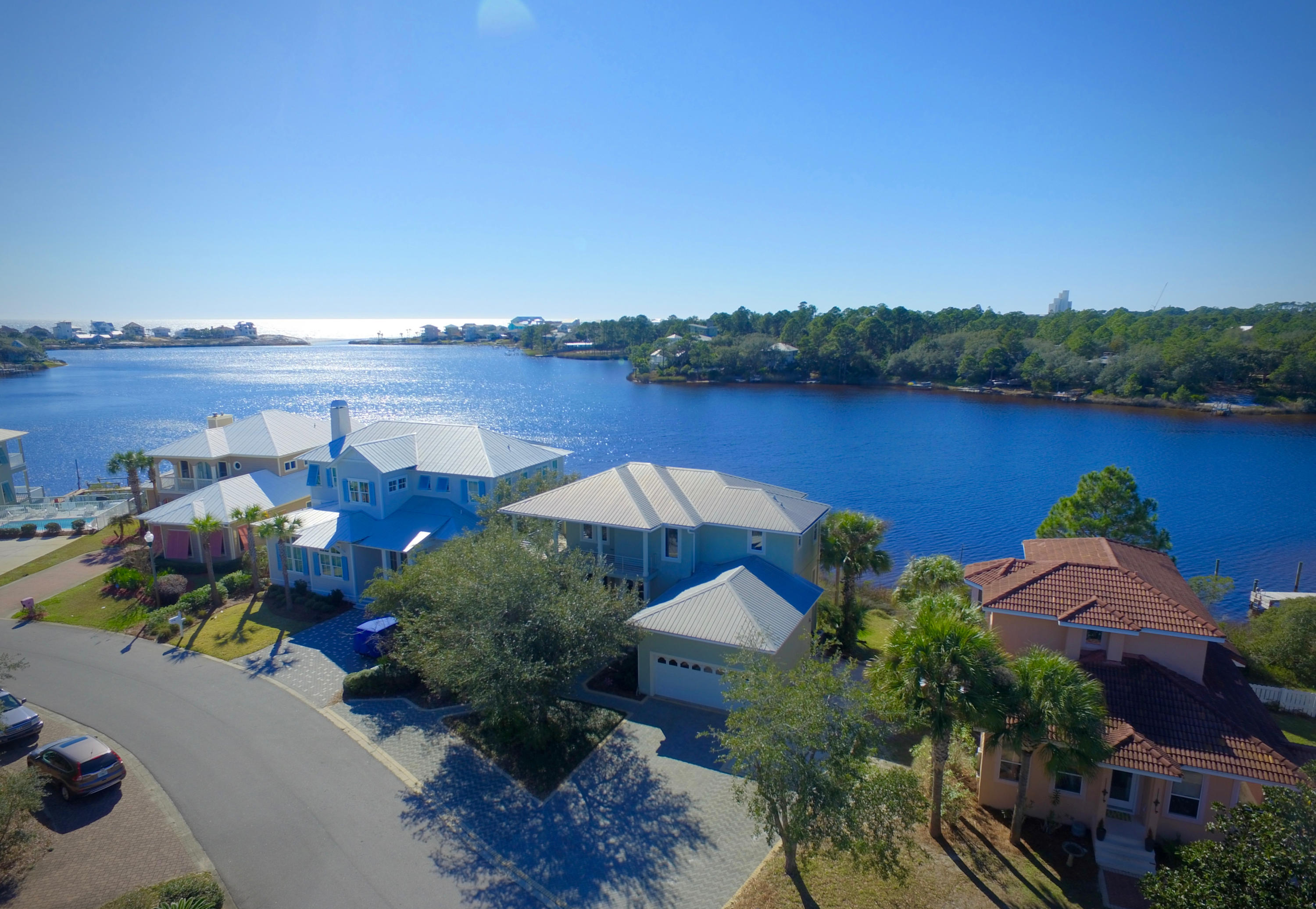 LAKEWOOD POINTE ESTATES - Residential