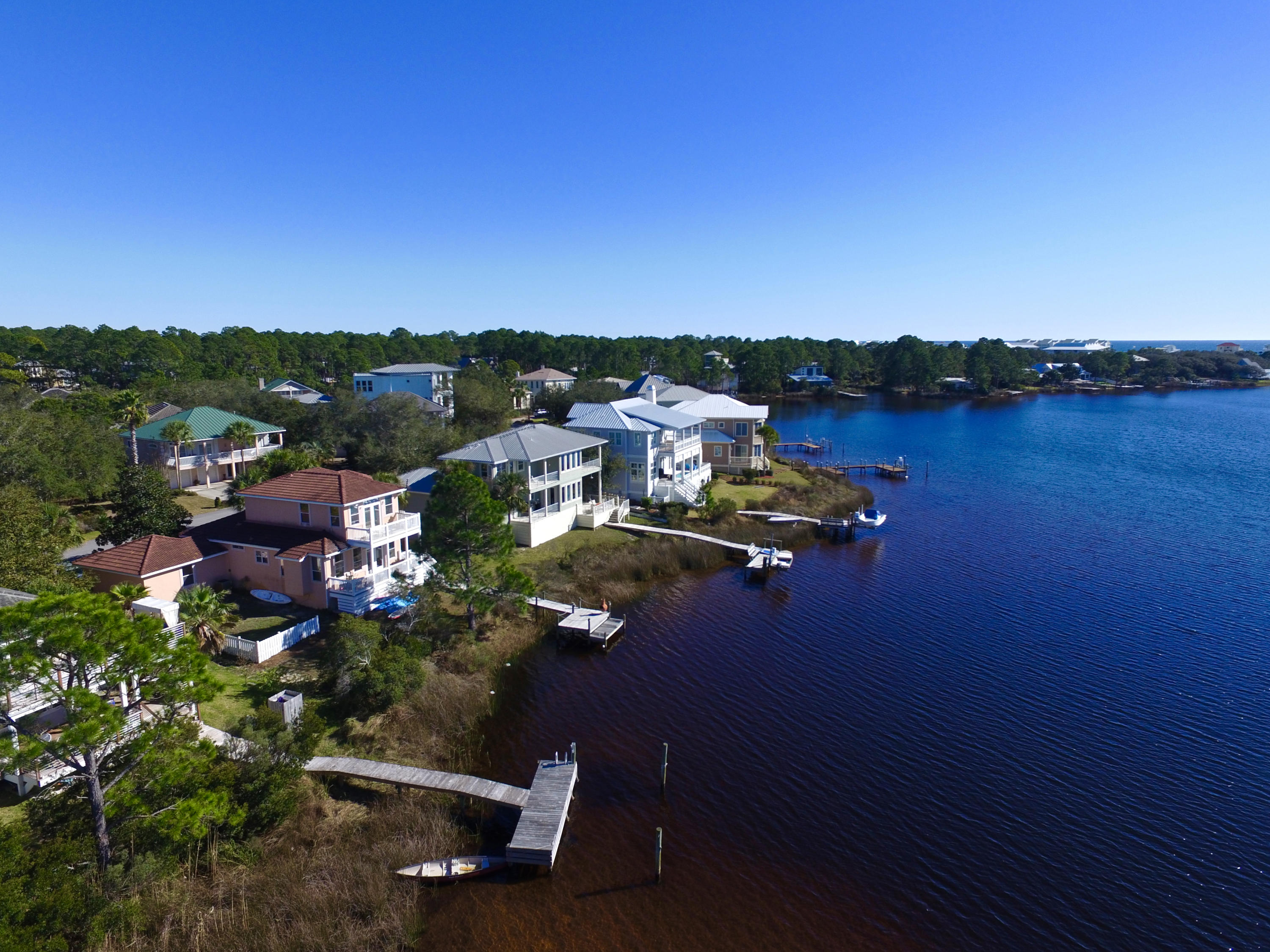 LAKEWOOD POINTE ESTATES - Residential