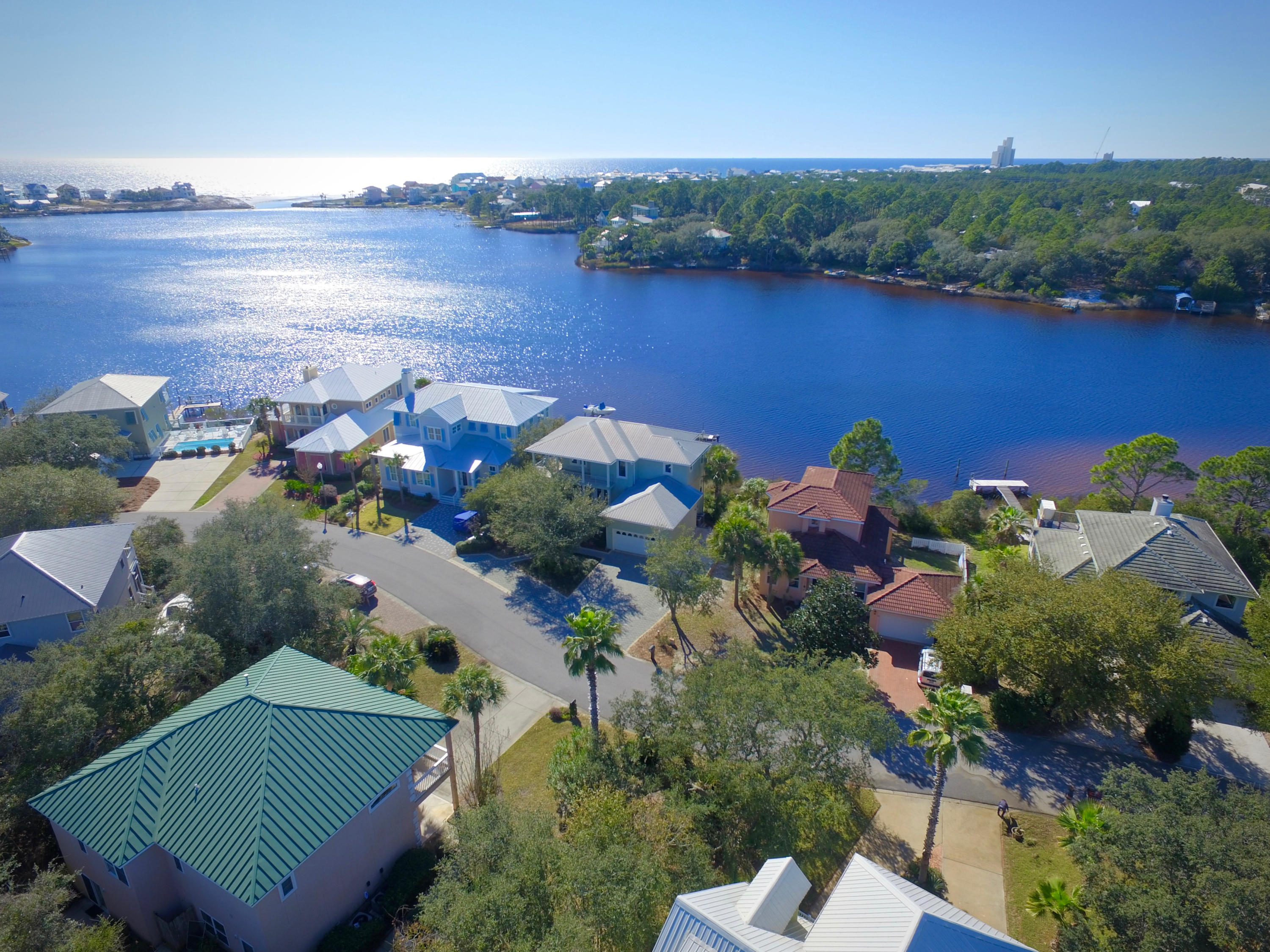 LAKEWOOD POINTE ESTATES - Residential