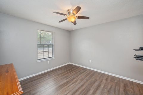 A home in DeFuniak Springs