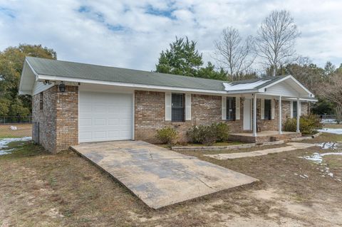 A home in DeFuniak Springs