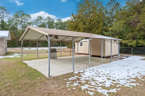 A home in DeFuniak Springs