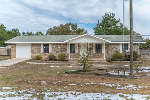 A home in DeFuniak Springs