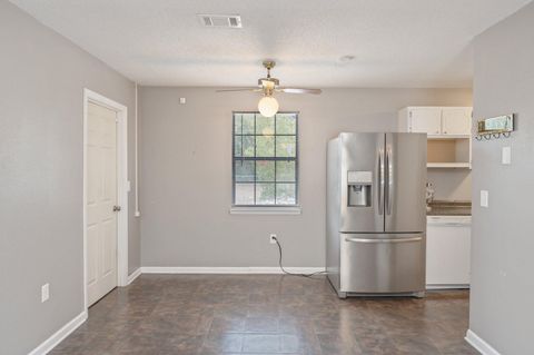 A home in DeFuniak Springs