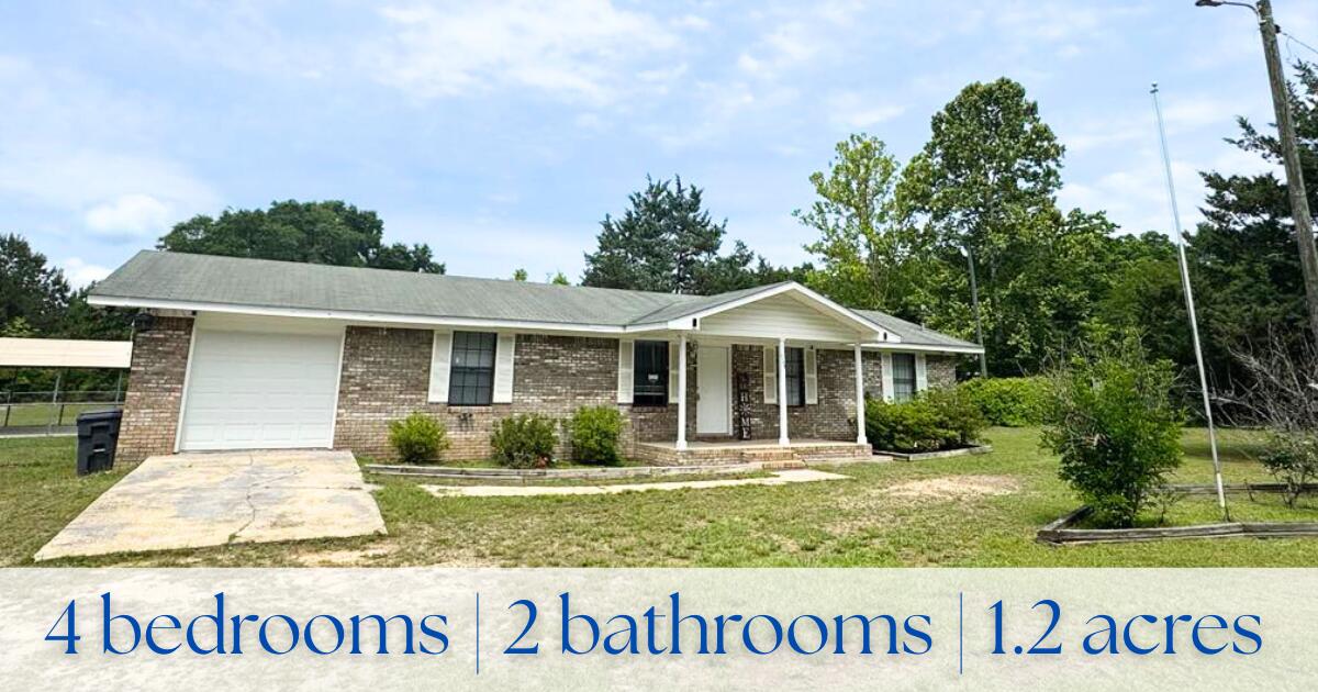 Spacious 4-Bedroom Brick Home Near DeFuniak Springs!This 4-bedroom, 2-bathroom brick home offers the perfect blend of comfort and charm. Situated on a large lot, the expansive yard is ideal for outdoor living, gardening, or a play area for kids and pets. The brick exterior ensures durability and timeless appeal, while the interior features a family-friendly layout with bright, inviting spaces. Conveniently located near DeFuniak Springs, this home provides easy access to schools, shopping, and local amenities. Don't miss your chance to enjoy peaceful living in a prime location!
