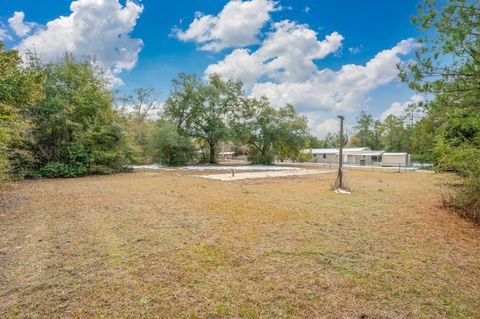 A home in DeFuniak Springs