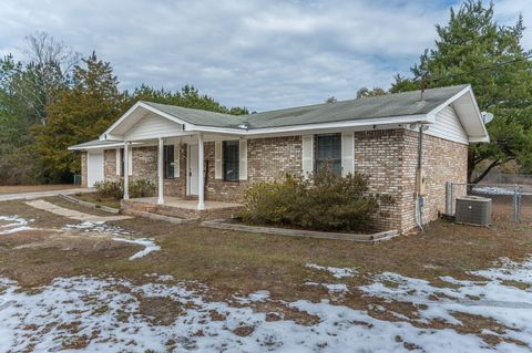 A home in DeFuniak Springs