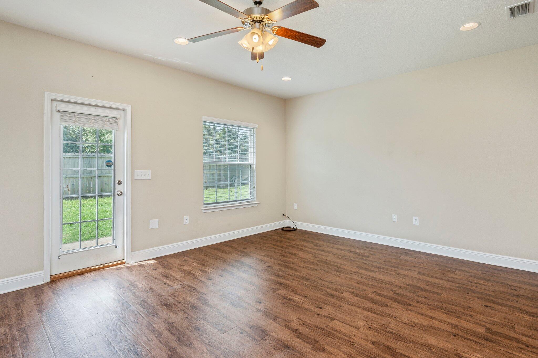 IRON HORSE T/H PH 1 - Residential Lease