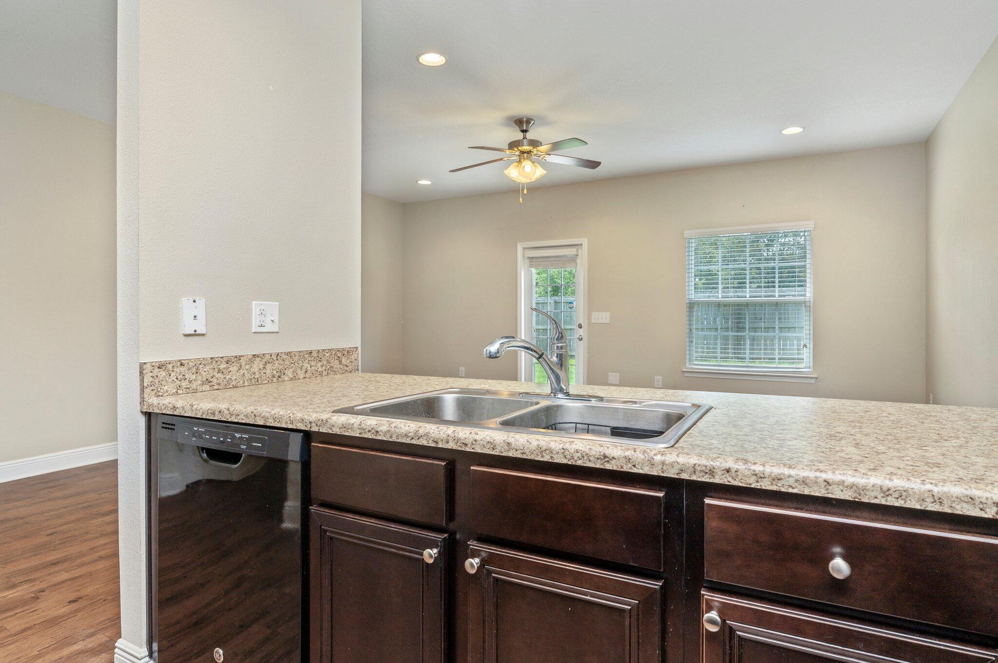 IRON HORSE T/H PH 1 - Residential Lease