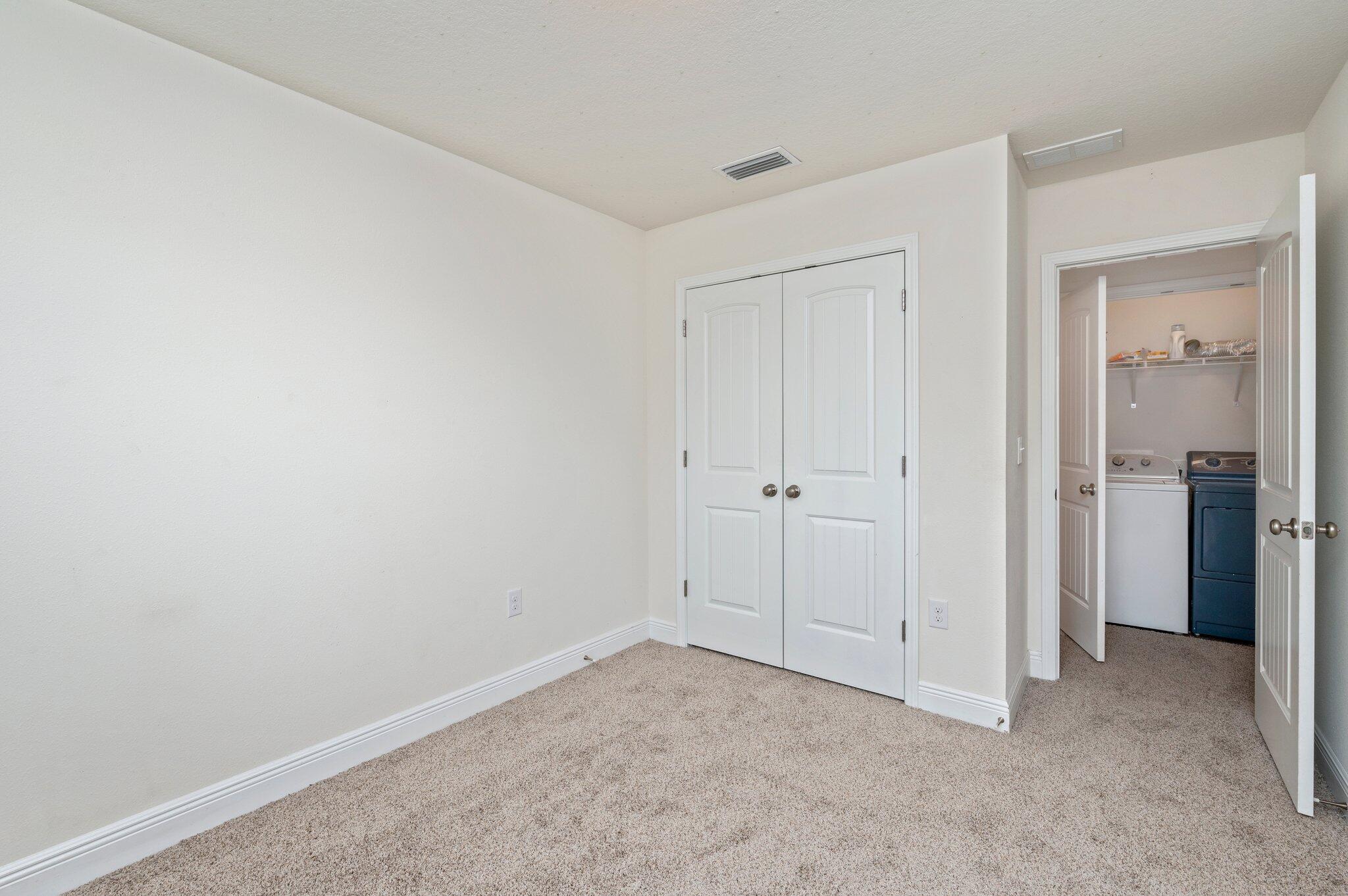 IRON HORSE T/H PH 1 - Residential Lease