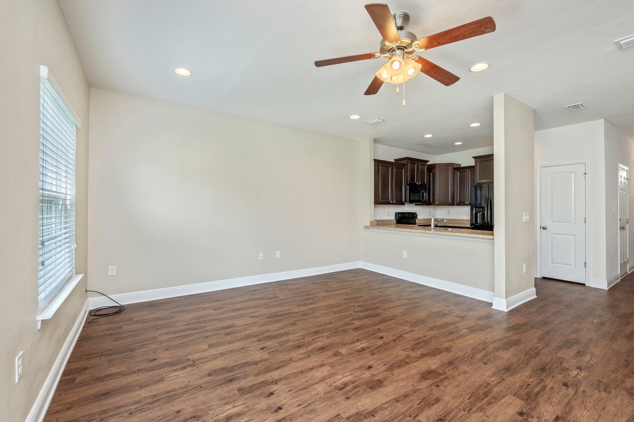 IRON HORSE T/H PH 1 - Residential Lease