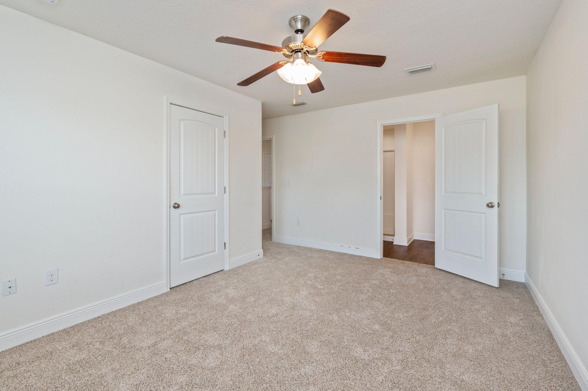 IRON HORSE T/H PH 1 - Residential Lease