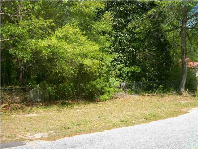 Wooded .45 acre lot on paved road. No utilities have been put on property but city water is available, public sewer is not...septic only. Chain link fence is across front of property.