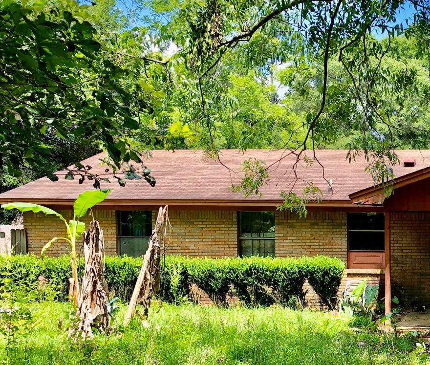 It is a structurally sound and well built home. UNDER PRICE PROPERTY for ideal prepper with 1 acre of land. Great time to invest. Seller has an assignable purchase agreement on this property.Property to be sold as is. Buyer to verify all pertinent information including the sq. footage and lot dimension.