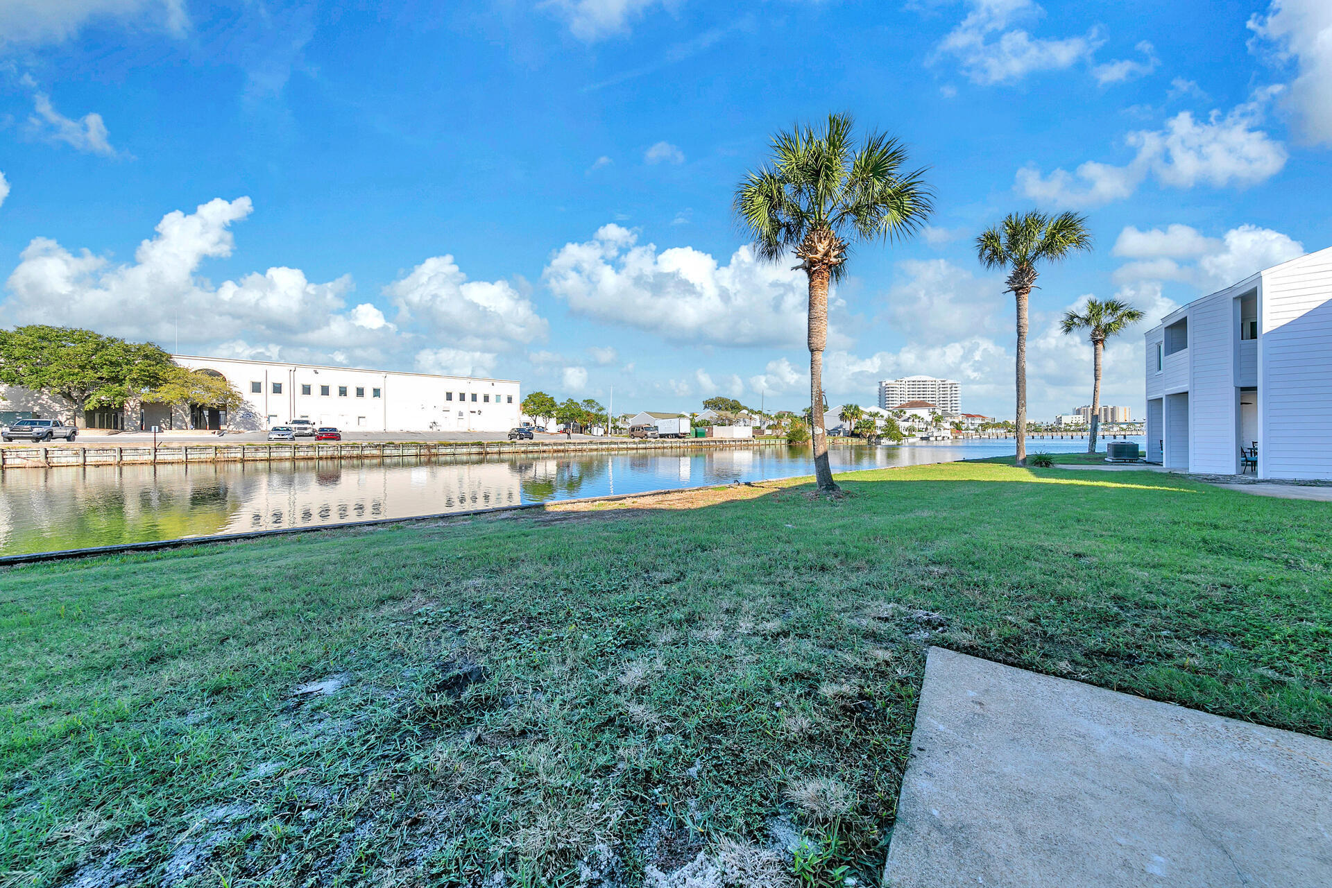 SHORELINE TOWERS 4 - Residential