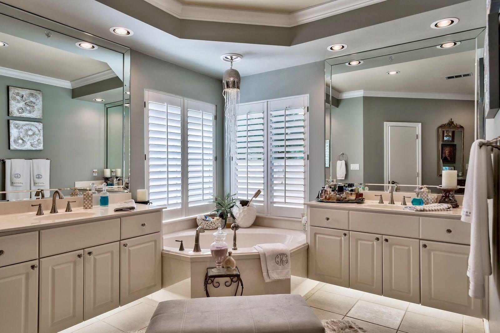 EMERALD BAY - Residential