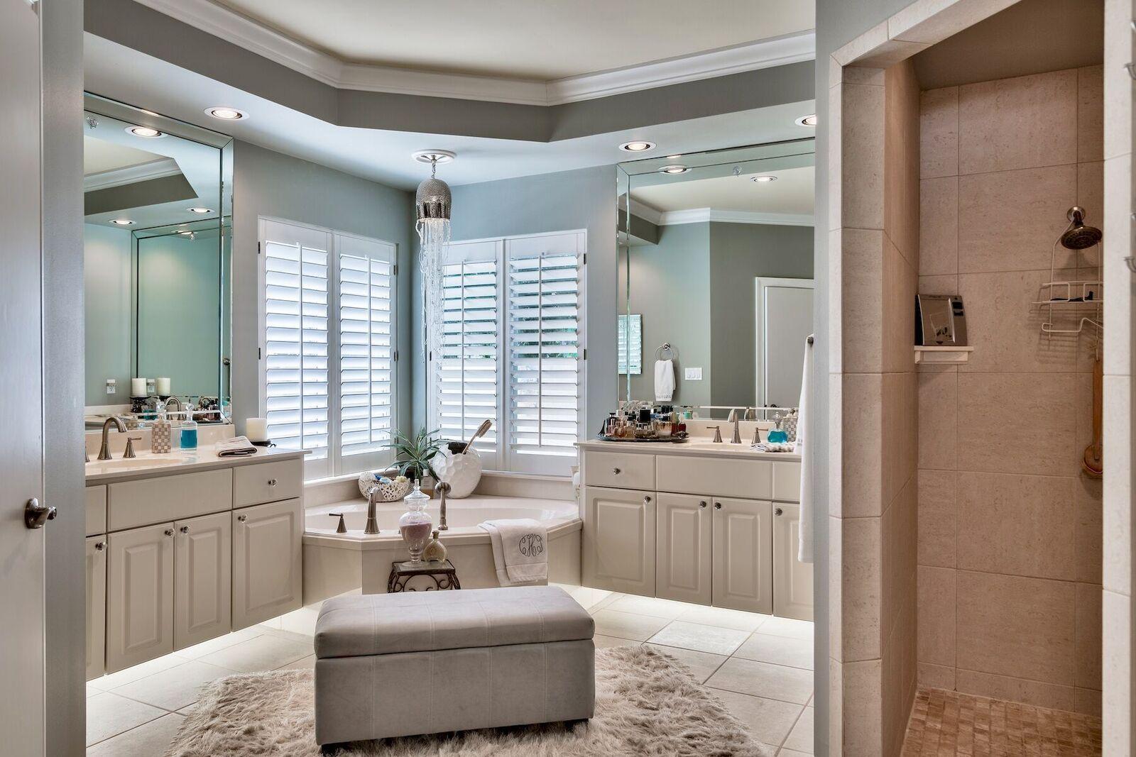 EMERALD BAY - Residential