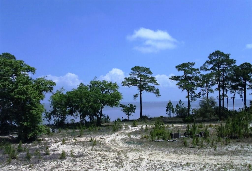 SECLUSION BAY - Land