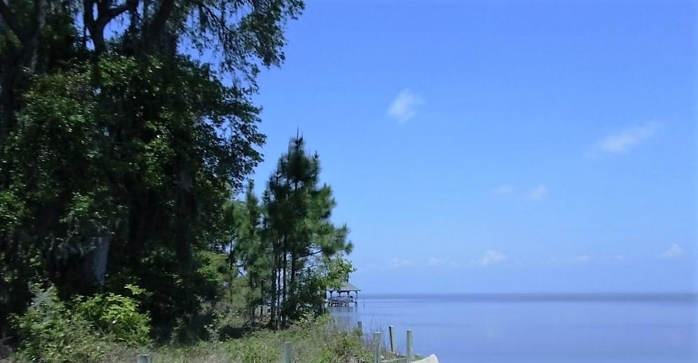 SECLUSION BAY - Land