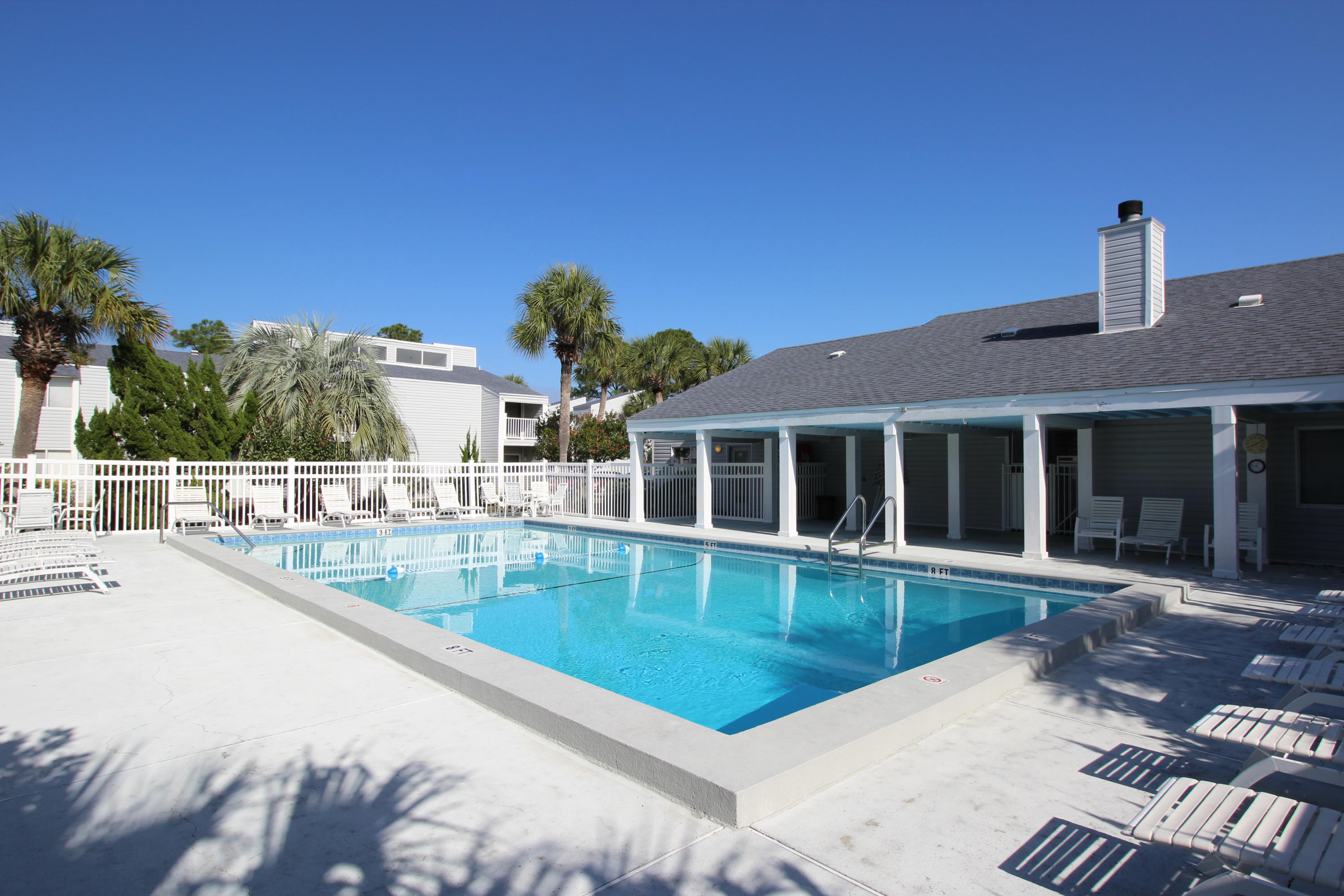 FINISTERRA CONDO - Residential