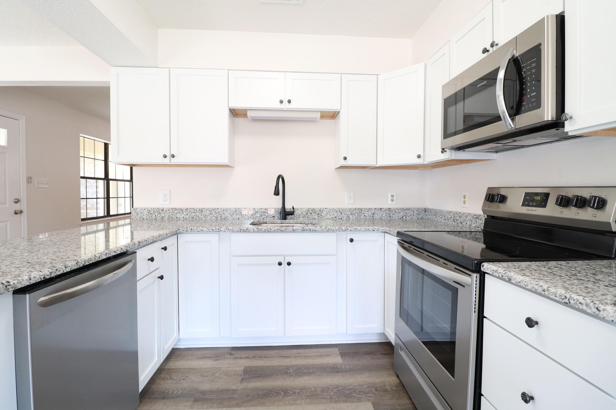 COUNTRYVIEW EST - Residential