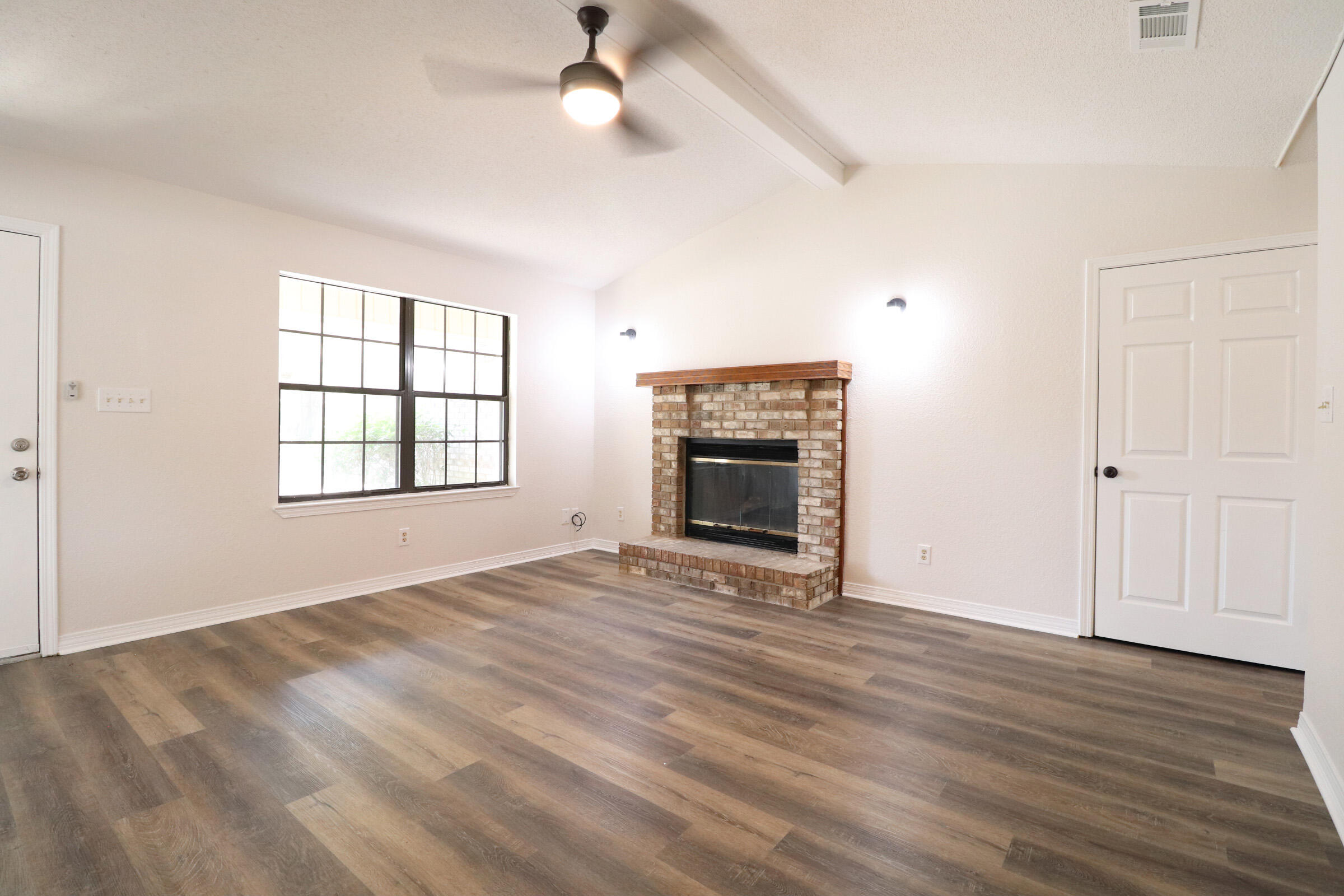 COUNTRYVIEW EST - Residential