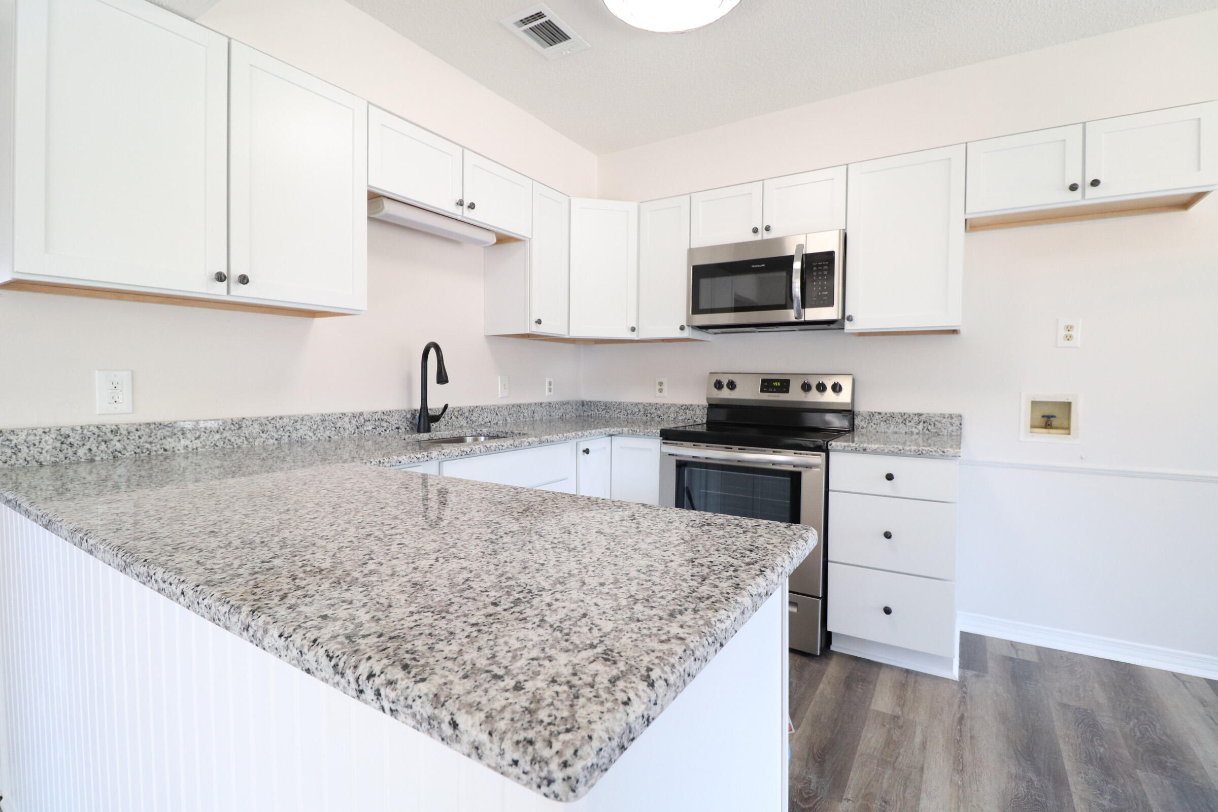 COUNTRYVIEW EST - Residential