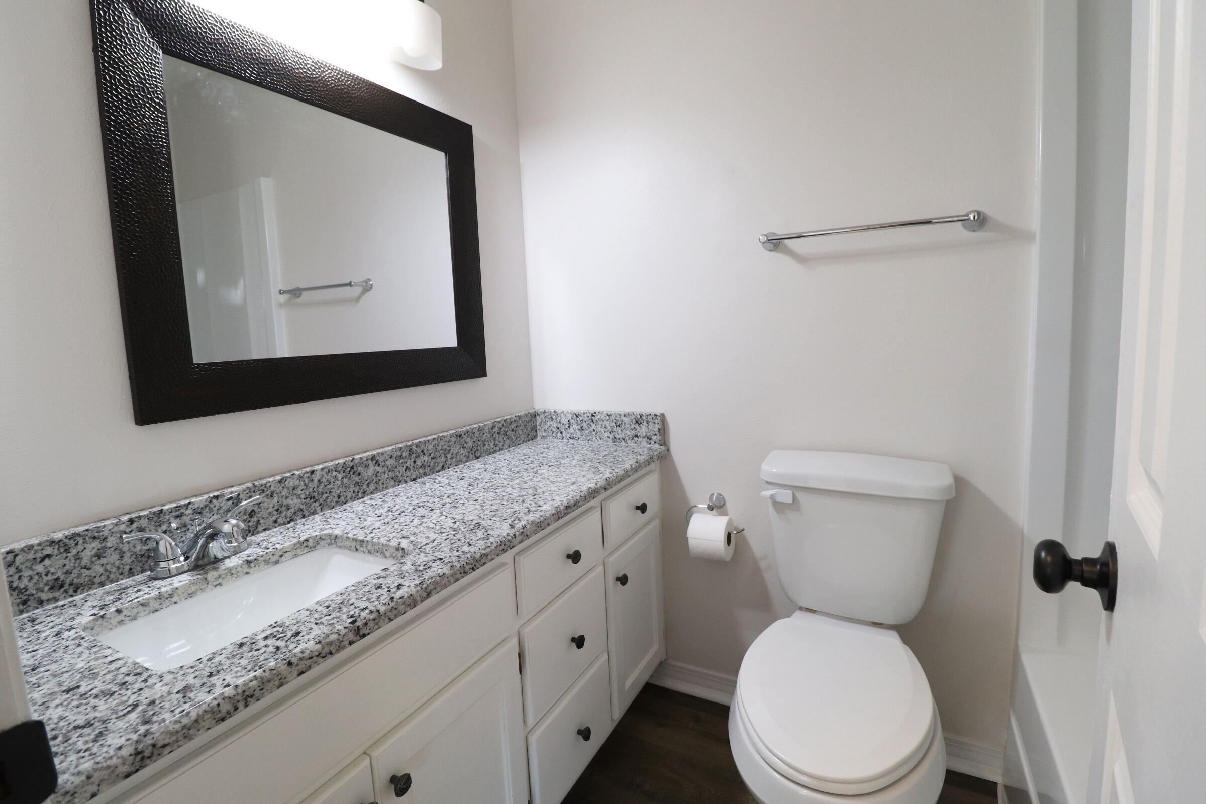 COUNTRYVIEW EST - Residential