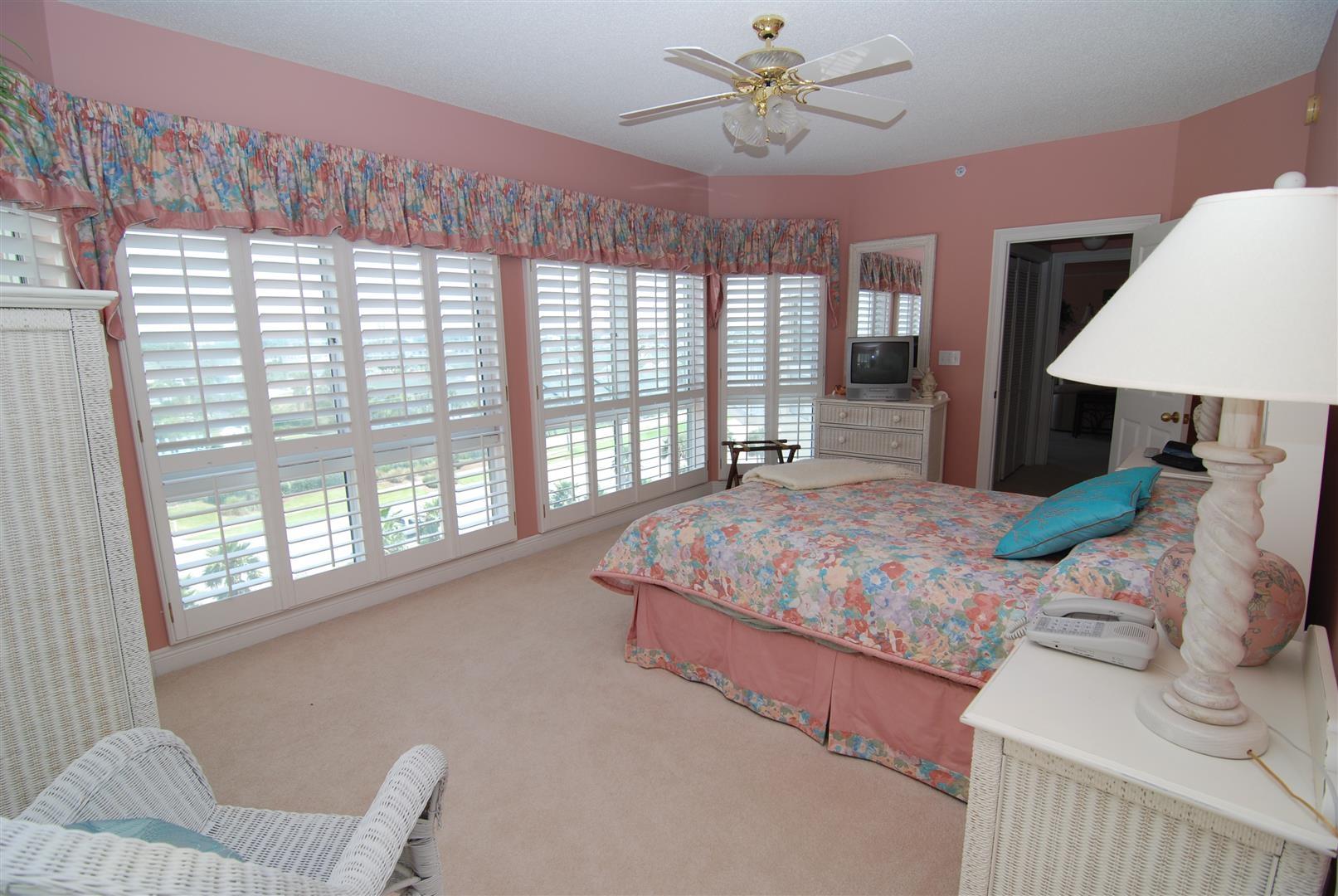 HOLIDAY ISLE TOWERS CONDO - Residential