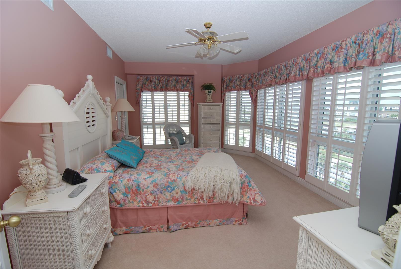 HOLIDAY ISLE TOWERS CONDO - Residential