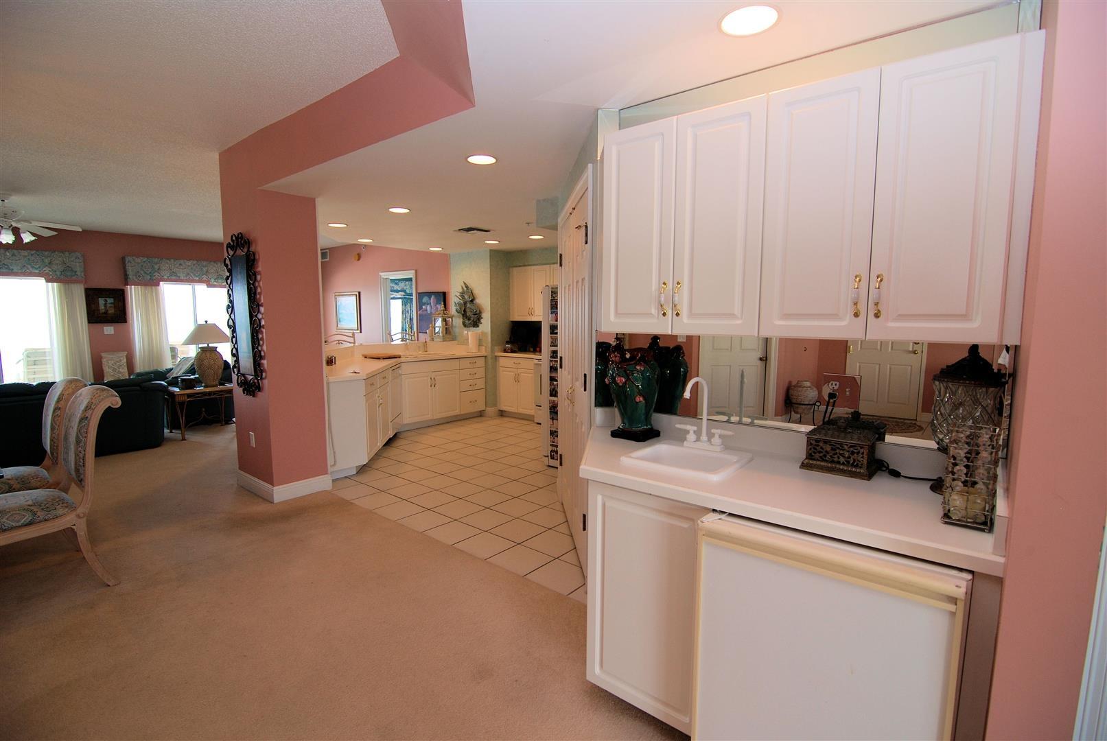 HOLIDAY ISLE TOWERS CONDO - Residential